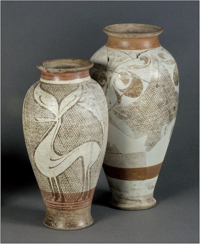 Vases painted with animal representations present with the postures of deer in their natural environment during the rut period