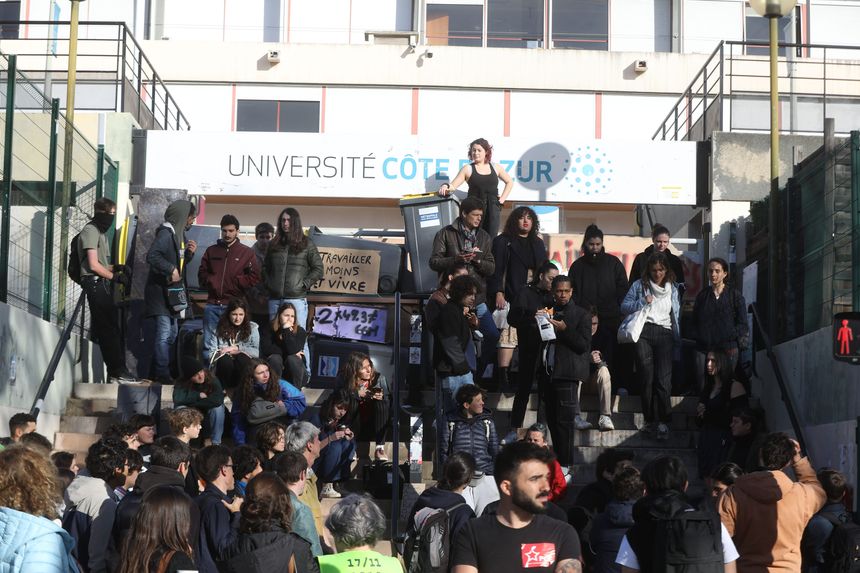 Nice Côte d'Azur University blocked by students Tuesday March 28