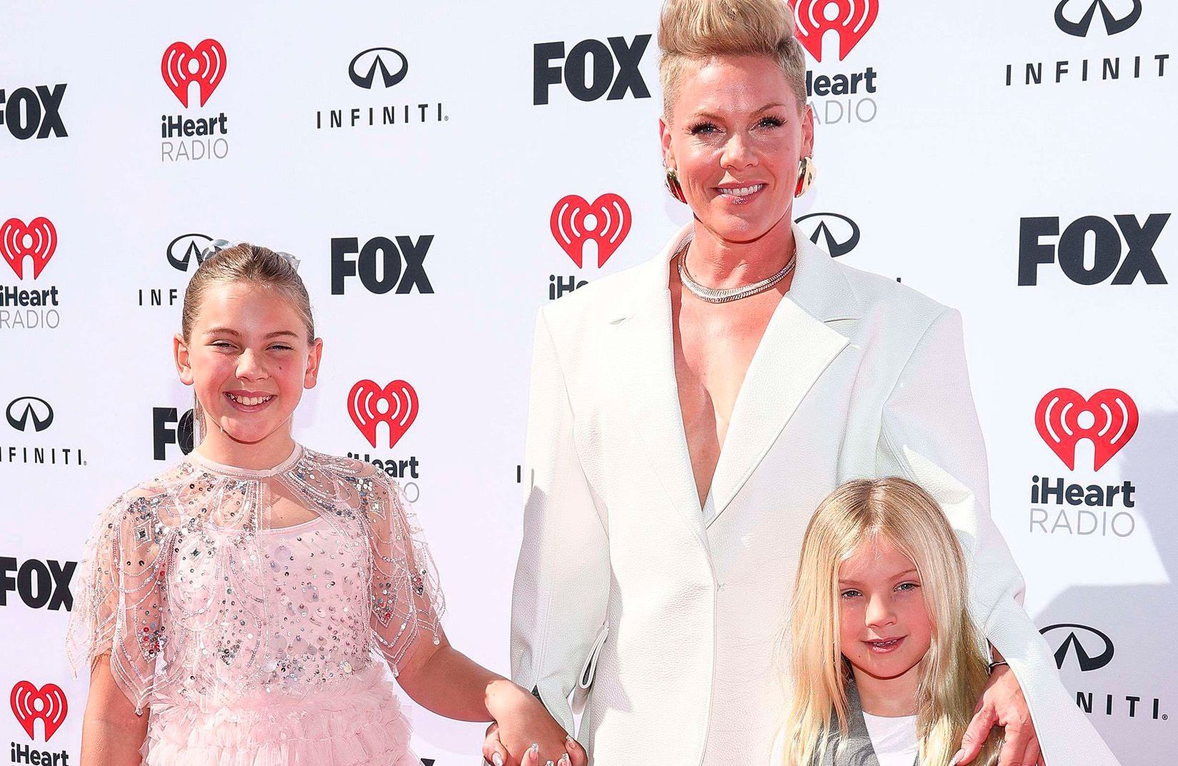 iHeartRadio Music Awards: Pink walks the red carpet with her kids Willow and Jameson - Elle