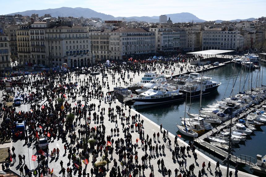 Hundreds of people gathered in the old port of Marseille against the pension reform